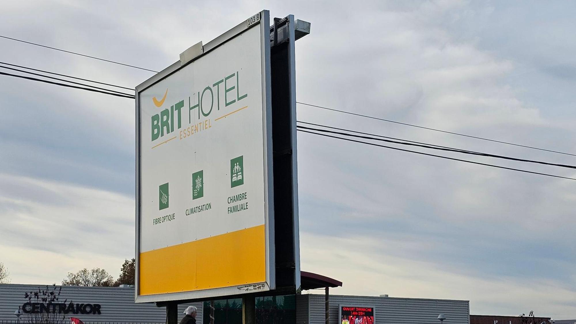 Brit Hotel Essentiel Pau Lescar Exterior foto