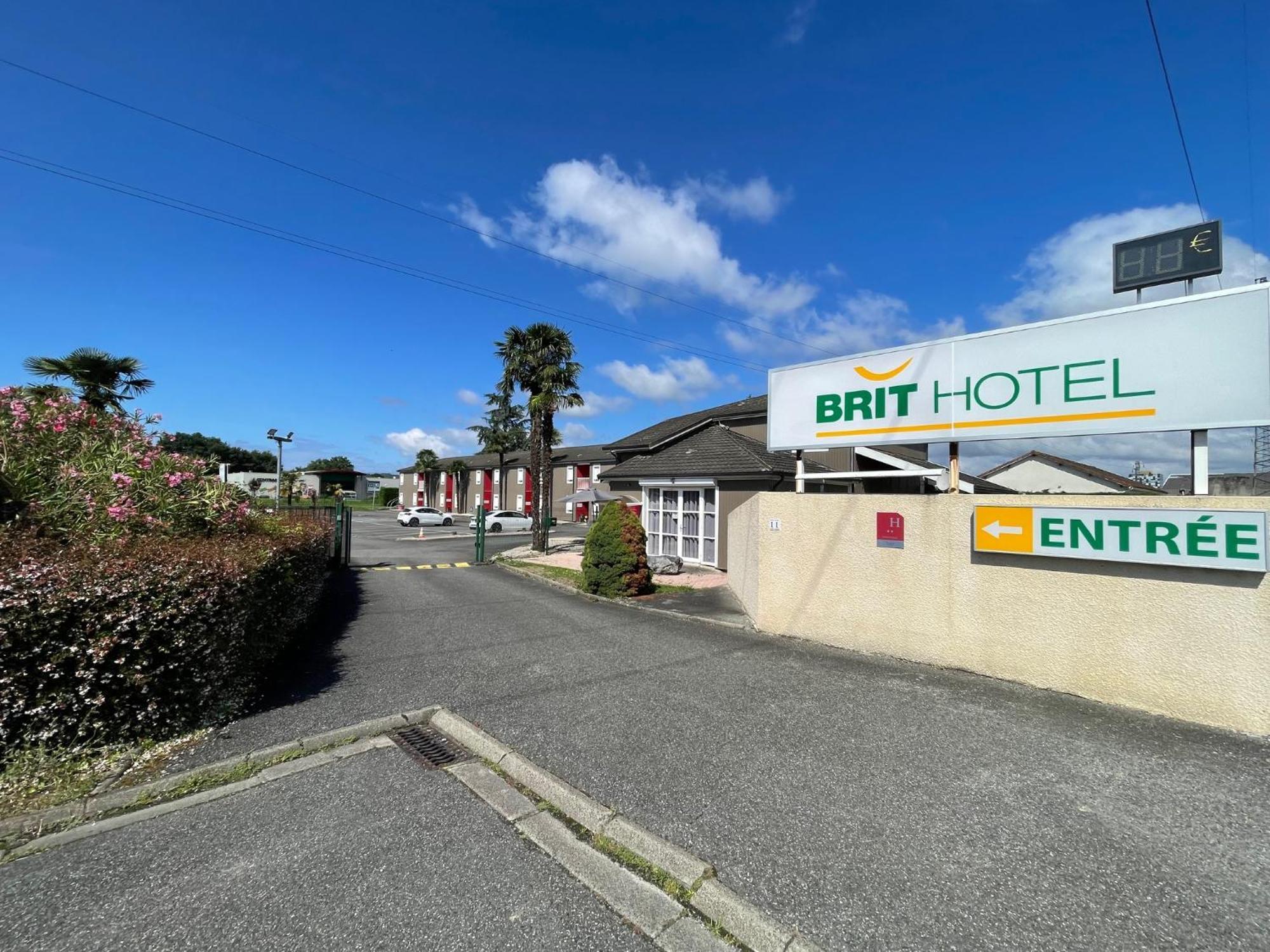 Brit Hotel Essentiel Pau Lescar Exterior foto